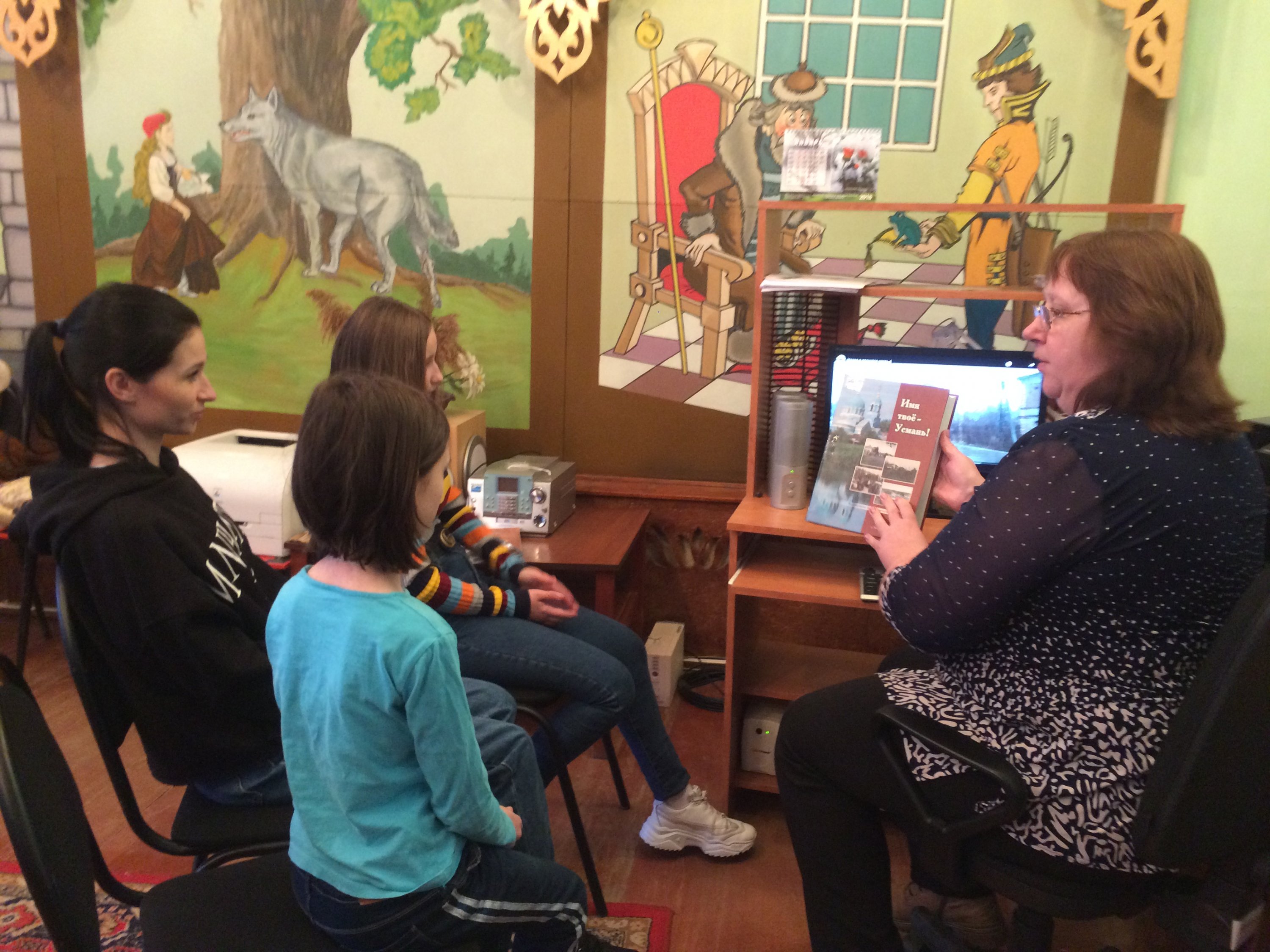 "Есть в российской глубинке дорогие места". "Есть в российской глубинке дорогие места".